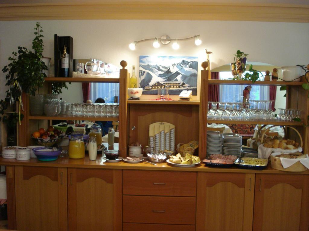 Hotel Alpenfriede Curon Venosta Buitenkant foto